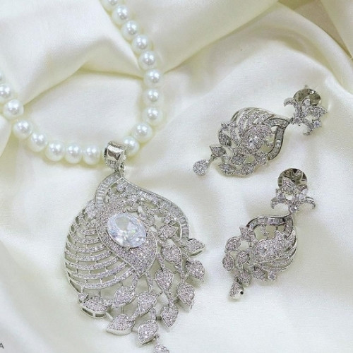 Silver Mist Pearl Pendant Set