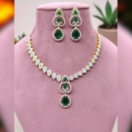 Noor Spark Drop Pendant Set