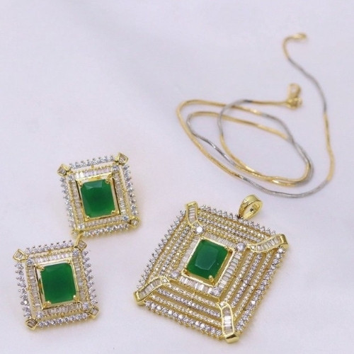 Tiny Square Chic Pendant Set