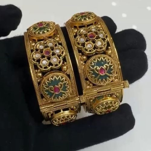 Elegant Aura Golden Kada