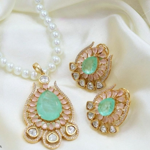 Soft Dream Kundan Pendant Set
